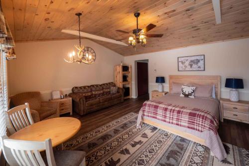 The Snowshoe Lodge