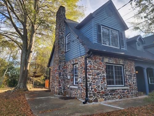 Atlanta Cabin Getaway! 4br, 11 Minutes to Downtown in East Atlanta