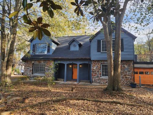 Atlanta Cabin Getaway! 4br, 11 Minutes to Downtown in East Atlanta