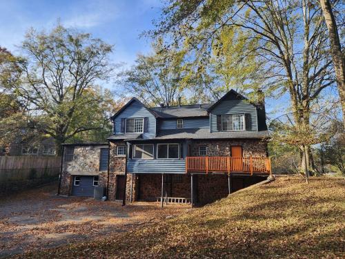 Atlanta Cabin Getaway! 4br, 11 Minutes to Downtown in East Atlanta