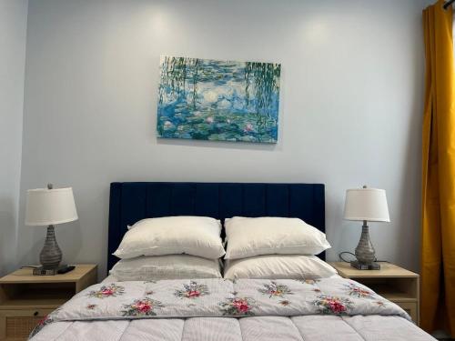 Majestic 4B Retreat on King St-5 Mins Walk Metro in Alexandria, USA