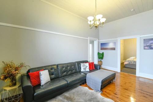 Darling St - Charming CBD Abode, Pet Friendly