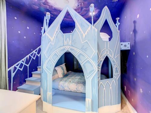 Awesome 6br by Disney with Theme & Game Rm Pool