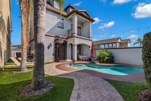 Comfortable 5br villa w pool arcade near Disney