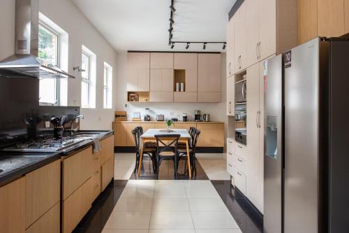 Linda Casa reformada de 4 Suítes no bairro Morumbi - pertinho do Albert Einstein (Linda Casa reformada de 4 Suites no bairro Morumbi - pertinho do Albert Einstein) in Morumbi