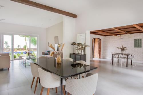 Linda Casa reformada de 4 Suítes no bairro Morumbi - pertinho do Albert Einstein (Linda Casa reformada de 4 Suites no bairro Morumbi - pertinho do Albert Einstein) in Morumbi