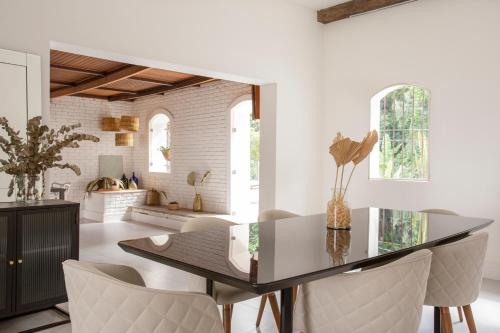 Linda Casa reformada de 4 Suítes no bairro Morumbi - pertinho do Albert Einstein (Linda Casa reformada de 4 Suites no bairro Morumbi - pertinho do Albert Einstein) in Morumbi