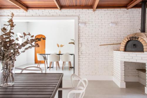 Linda Casa reformada de 4 Suítes no bairro Morumbi - pertinho do Albert Einstein (Linda Casa reformada de 4 Suites no bairro Morumbi - pertinho do Albert Einstein) in Morumbi