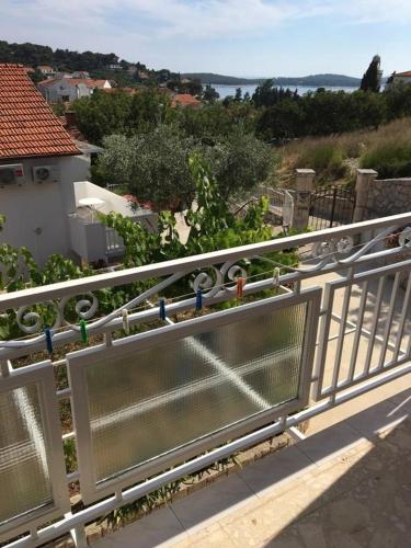 Apartments and rooms with parking space Hvar - 15706 - image 2