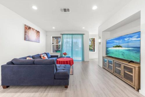 Spacious 4BR/3B House btw Disneyland & Universal in El Monte, Vereinigte Staaten von Amerika