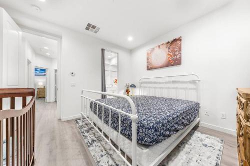 Spacious 4BR/3B House btw Disneyland & Universal in El Monte, USA