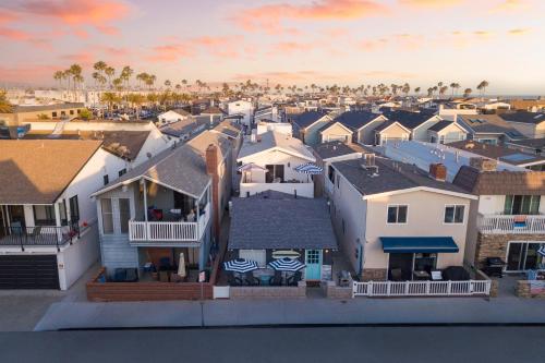 Surfrider I by AvantStay Walk to the Beach Patio