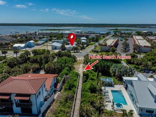 Beachside Suite, Newly Renovated, Steps to the Sand, Relax and Unwind! in St. Augustine, USA