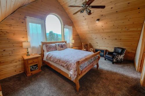 Forest Edge Retreat in West Yellowstone, USA