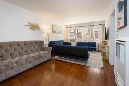 Charming 1-bedroom Apartment with Hot Tub in Los Angeles, USA