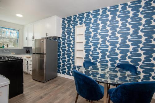 Prime Location and Luxury Living w/ Hot Tub in Los Angeles, USA