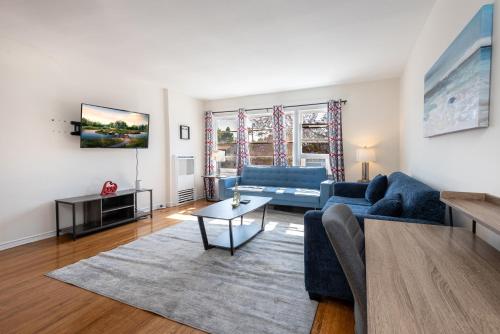 Modern Charming 1BR-Apartment with Hot Tub in Los Angeles, USA