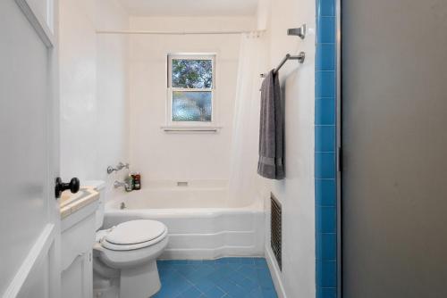 Modern Charming 1BR-Apartment with Hot Tub in Los Angeles, USA