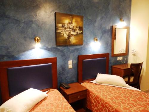Twin Room image 6