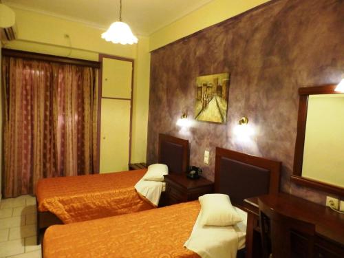 Twin Room image 7