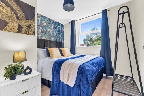 Central Coventry Gem: Walk To Attractions Sleeps 9