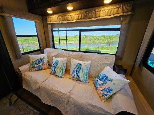 Haileys Beach-n-Bay RV Resort in Gilchrist, USA