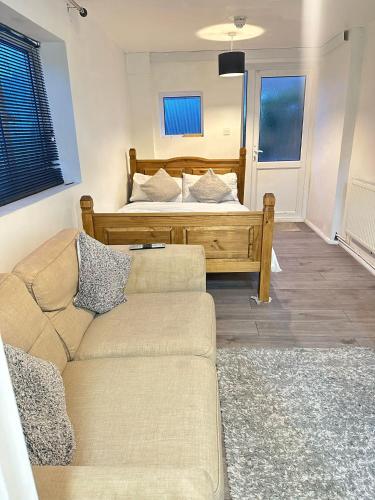 Stevenage Studios - Master Suite