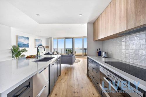 Beach Street Luxury 3 Bed with Beach & Bay Views