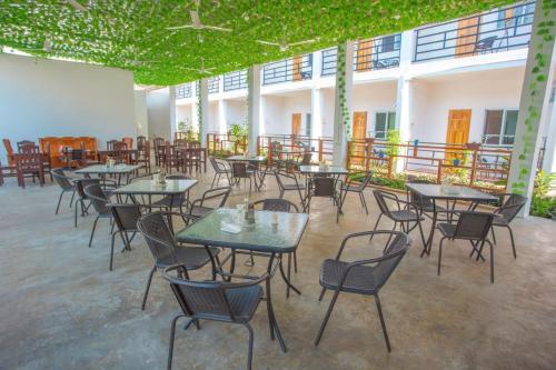 Restaurant, Green Mango Resort in Bohol