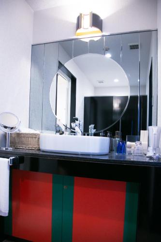 room detail thumbnail 2