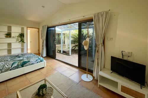 Absolute Beach front in Bushland Beach