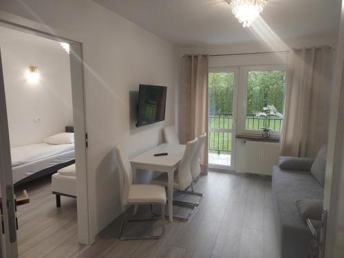 2 twin beds, 1 sofa bed