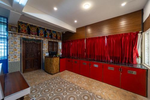 Viesnīcas āriene, SRI NANDHA LUXURY COMFORTS in Valparai