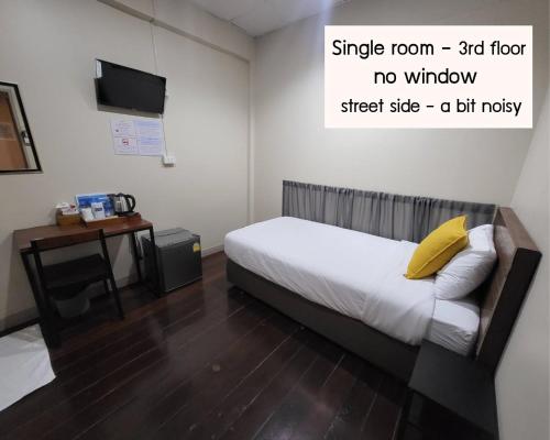 Achcha hotel - itsaraphap MRT station - Wat Arun, Bangkok (fotografie 8)