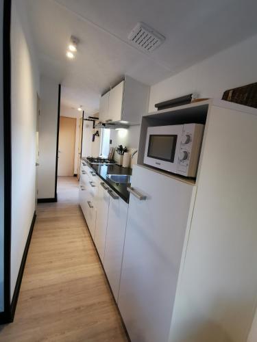 Stacaravan op 5 Sterren Vakantiepark De Kuilart Friesland aan het Meer met Zwembad 5P 116 in Koudum