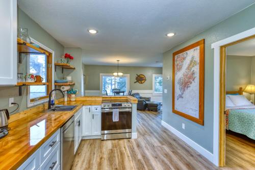 . Captivating Coastline 2 BR Retreat with Ocean View