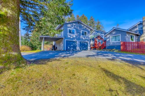 Nautical Nook 2 Bedroom Getaway with Ocean Views