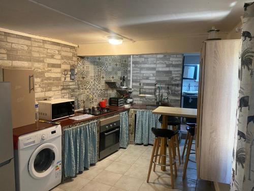 Studio Bandrélé (Studio Bandrele) in 시롱기