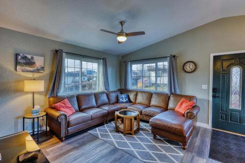 . Rustic Retreat Charming 2 Bedroom Apt Sleeps 4
