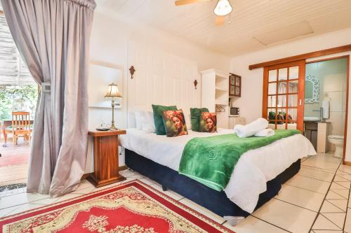 . Snooze-A-Lot Guesthouse