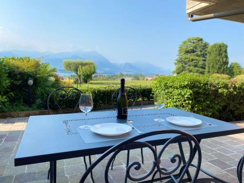  Flowers & garden apartment con vista lago in 25080 Manerba del Garda