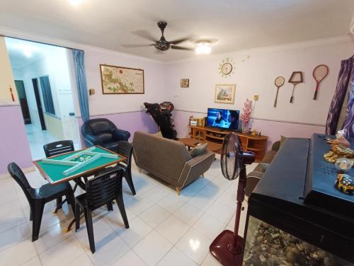 Kota 3BR Townhouse 5 Pax - TVBox/Mahjong/Jonker