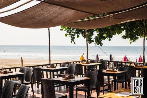 Banquet hall, This is it Stays - Beach View Rooms & Huts in Arambol