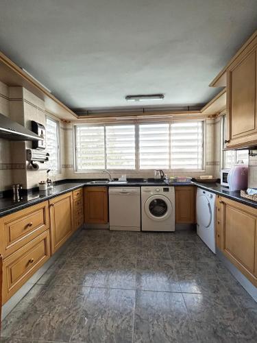 Fuengirola 3 Bedroom and Free Parking - 600m from the Beach