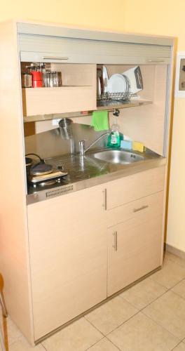 elia villa raches in 라카이