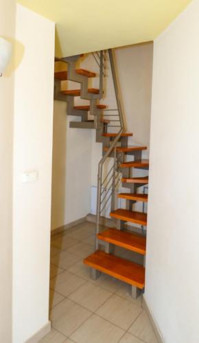 elia villa raches in 라카이