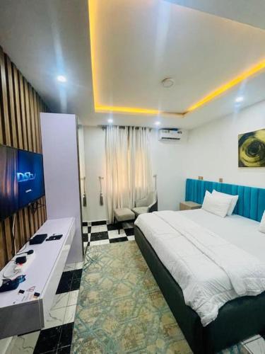 Central Oasis - Entire 3 Bedroom Apartment in Abuja with Pool, Games, WiFi, Balcony, and Garden, Abudža (fotografie 9)