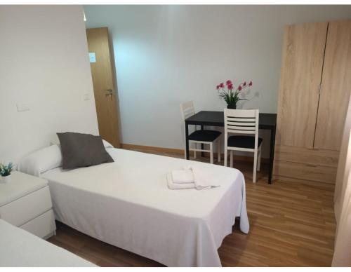 Twin room, private bathroom