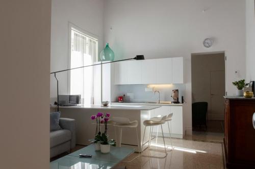 Suite Dante, Neapol