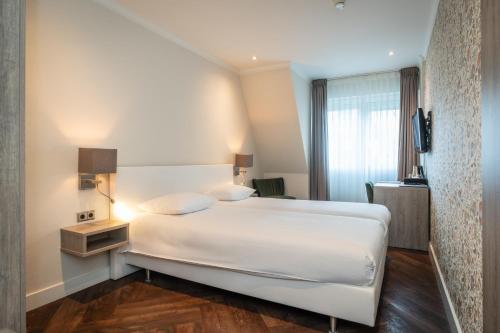 2 twin beds